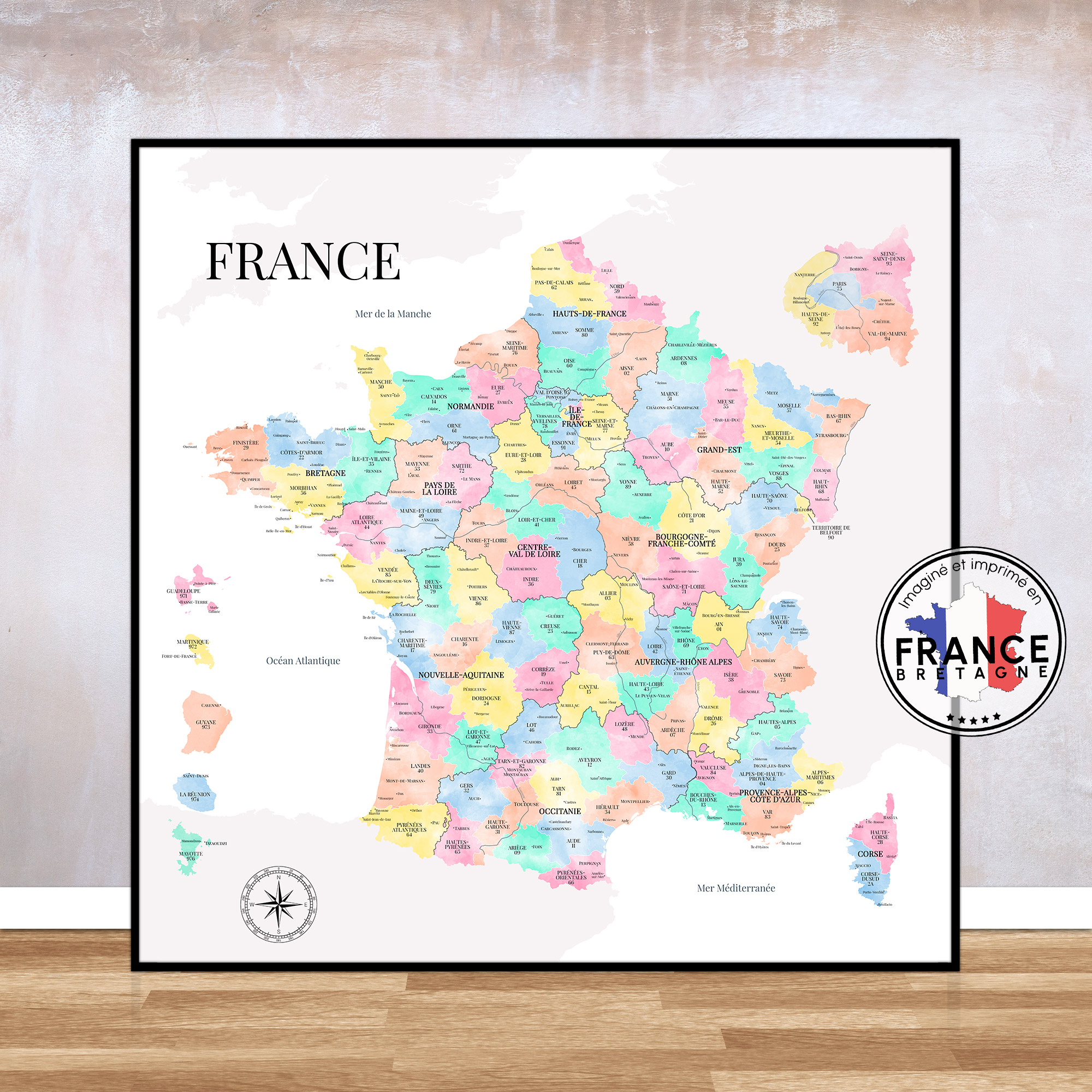 Carte de France aux couleurs vives avec les noms des départements