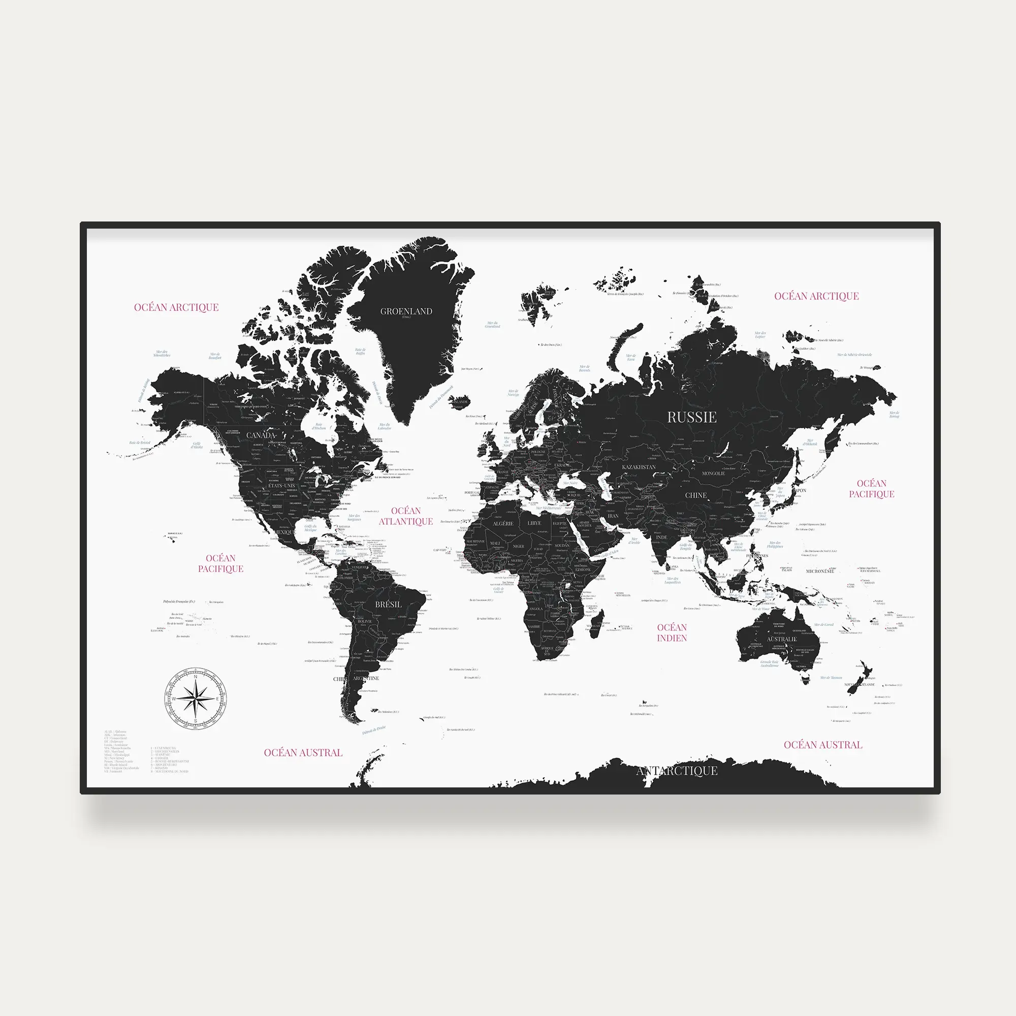 Carte du monde noir et blanc encadrée de bois - Affichéo