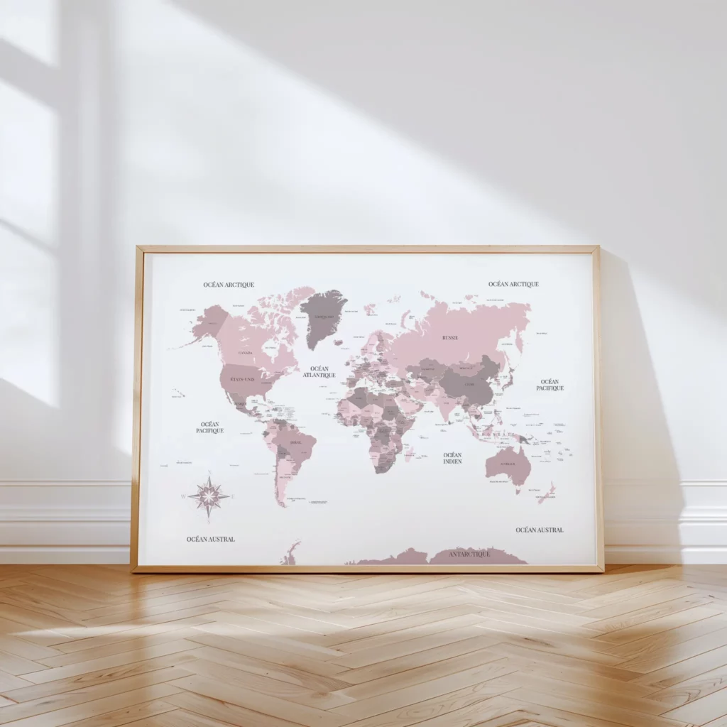 Carte du monde encadrée