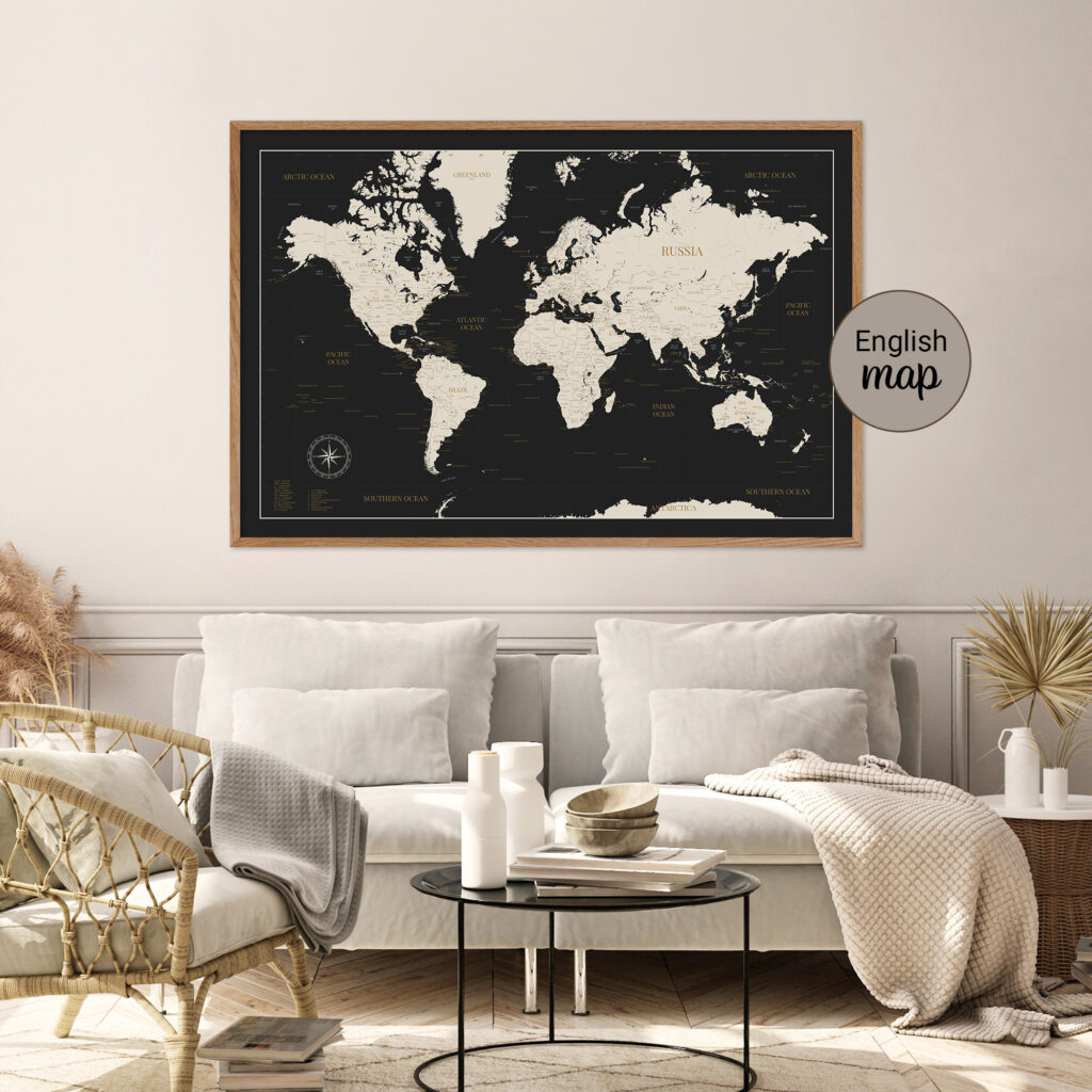 Carte du monde en anglais sombre encadrée au mur d'un salon
