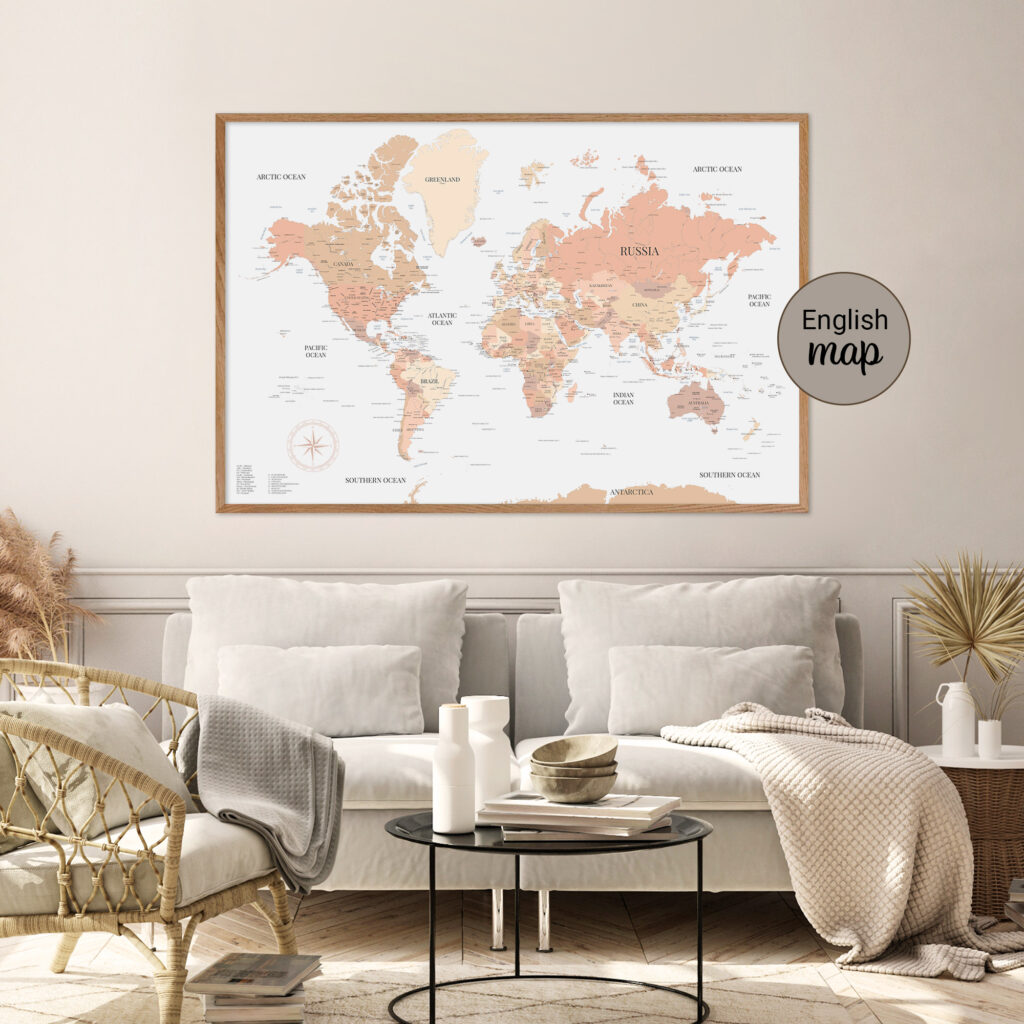 Carte du monde encadrée au mur d'un salon au dessus d'un canapé
