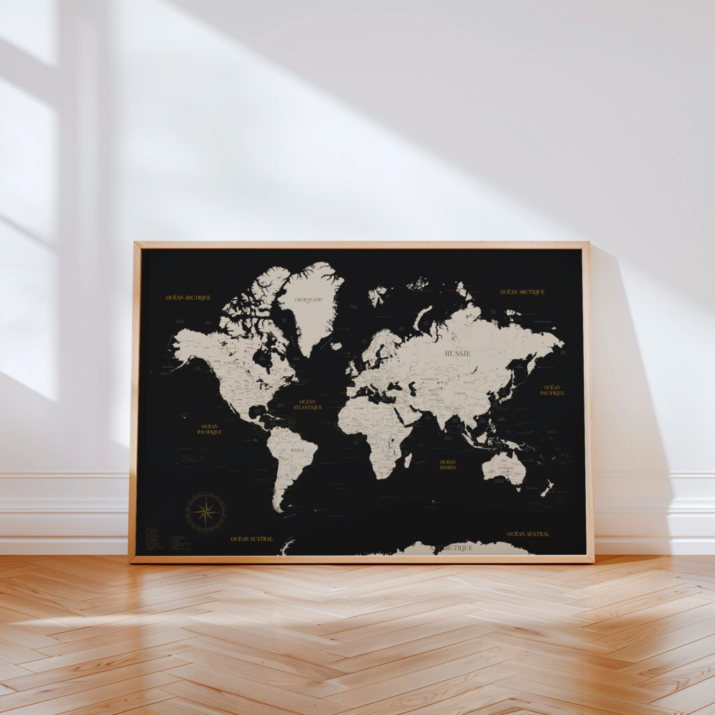 Affiche carte du monde noir feutré encadrée sur mur blanc - Affichéo
