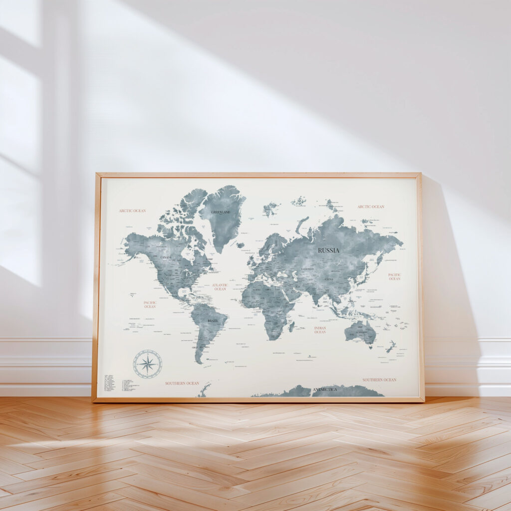 Carte du monde encadrée posée au sol