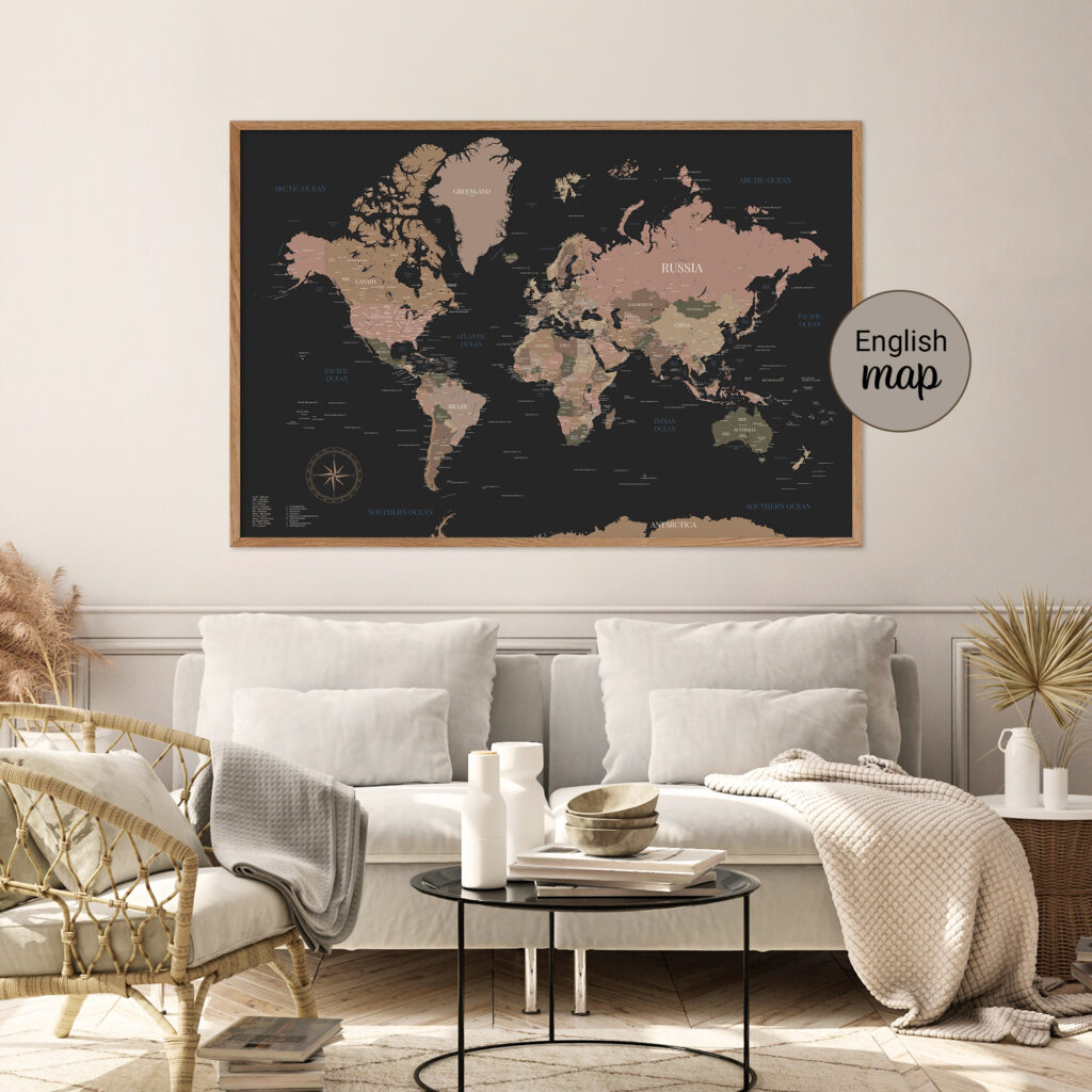 Carte du monde murale encadrée au dessus d'un canapé