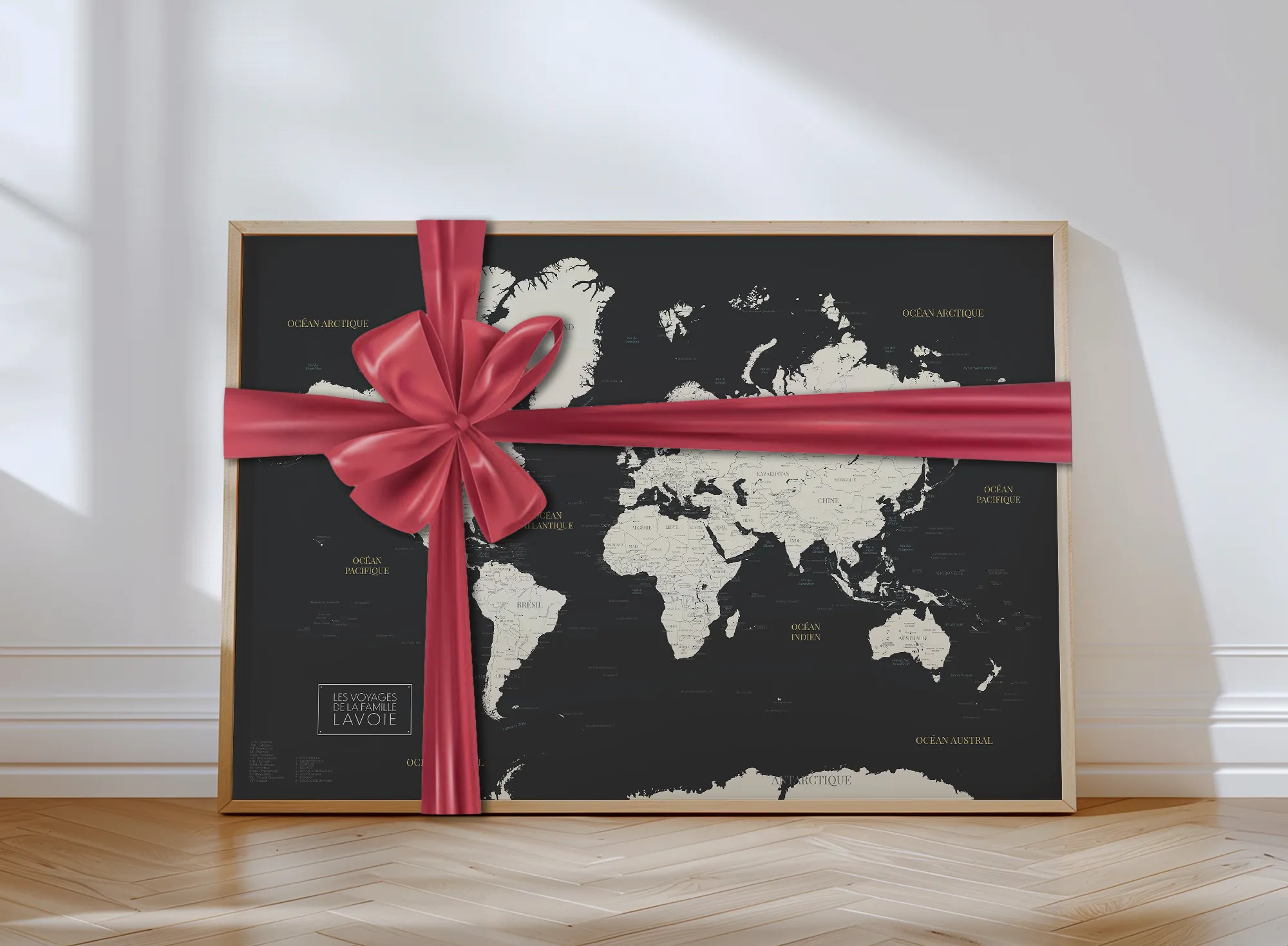 Idée cadeau pour une famille carte du monde personnalisée emballée avec un joli noeud rouge - Affichéo