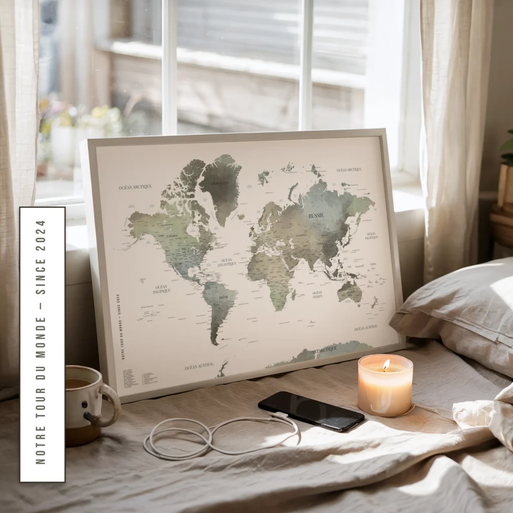 Carte du monde personnalisée signature verticale — Minérale Affichéo